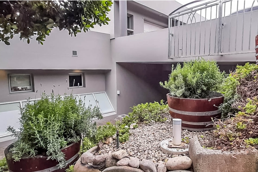 5 Bedroom Property for Sale in Kingfisher Creek Western Cape